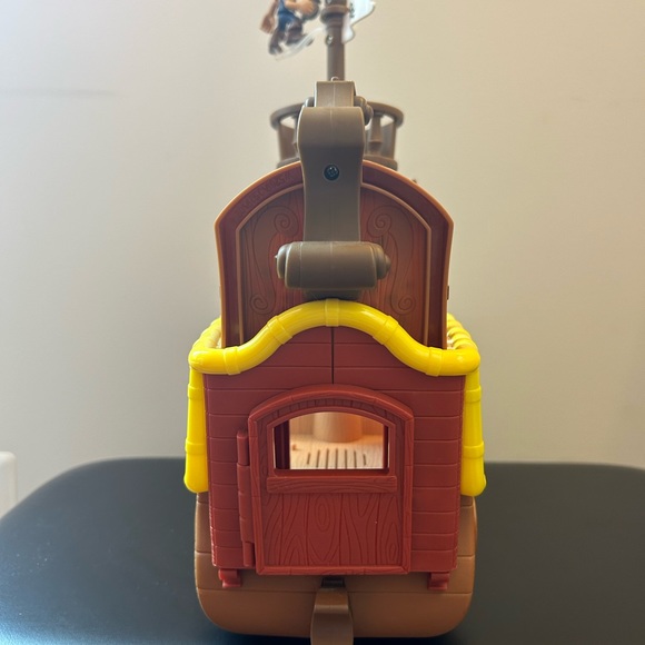 Collectable Fisher-Price Disney's Jake and The Never Land Pirates Jake's Musical - Picture 5 of 10